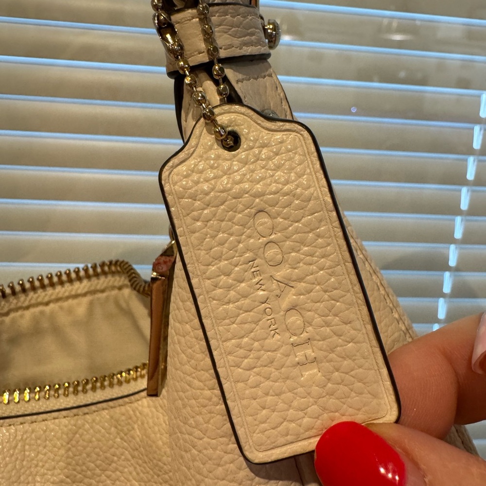 Coach Chelsea Hobo - Picture 3 of 6